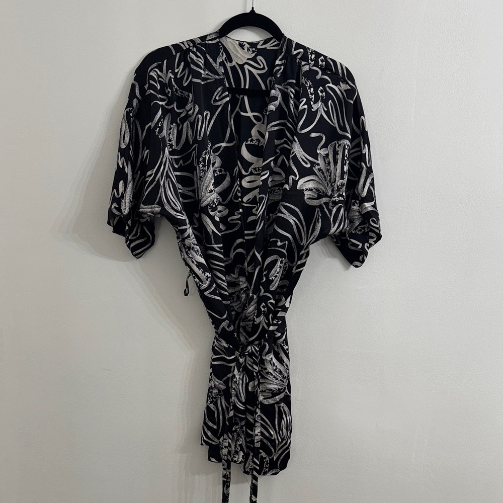 Morgan Taylor 100% Silk Black & White Silk Kimono